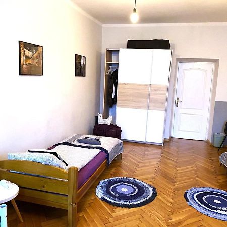 Lares And Penates Leilighet Krasków Eksteriør bilde