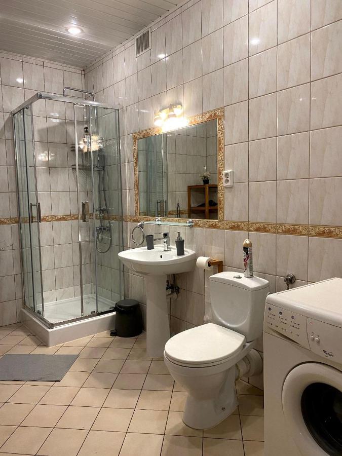 Lares And Penates Leilighet Krasków Eksteriør bilde